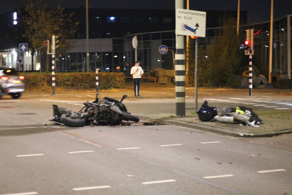 Motorrijder gewond na aanrijding met auto