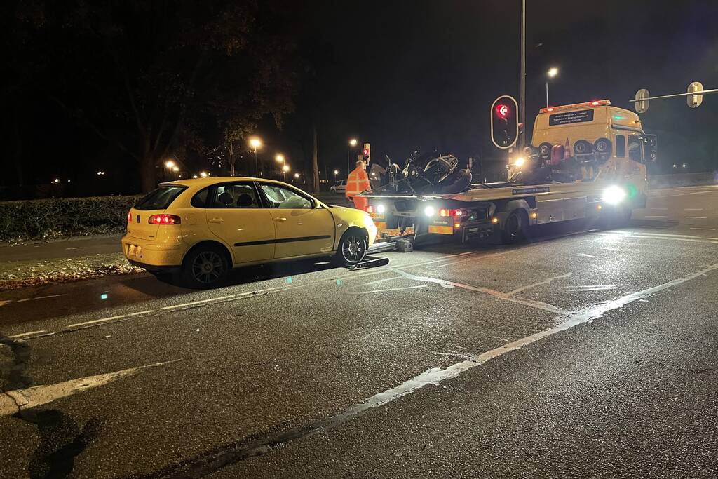 Motorrijder gewond na aanrijding met auto