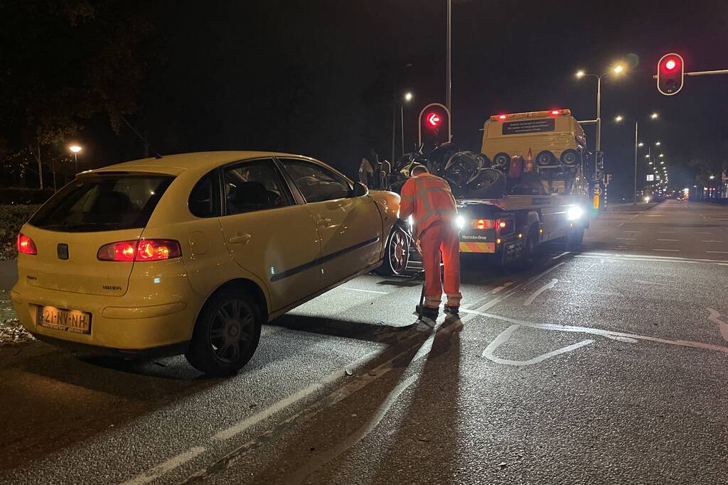 Motorrijder gewond na aanrijding met auto
