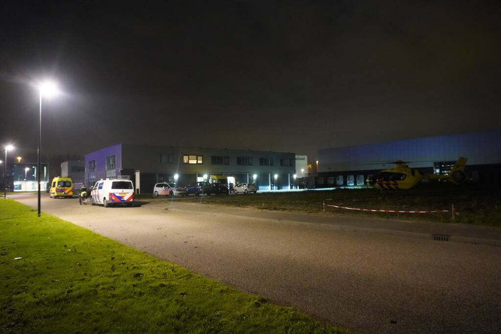Traumahelikopter ingevlogen voor bedrijfsongeval
