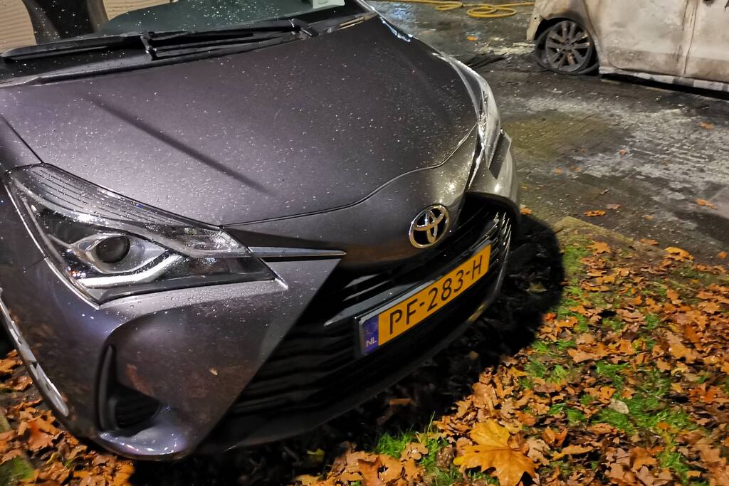 Twee auto's volledig uitgebrand in Veldhuizen