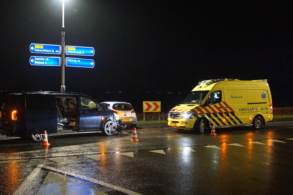Flinke schade bij ongeval op kruising
