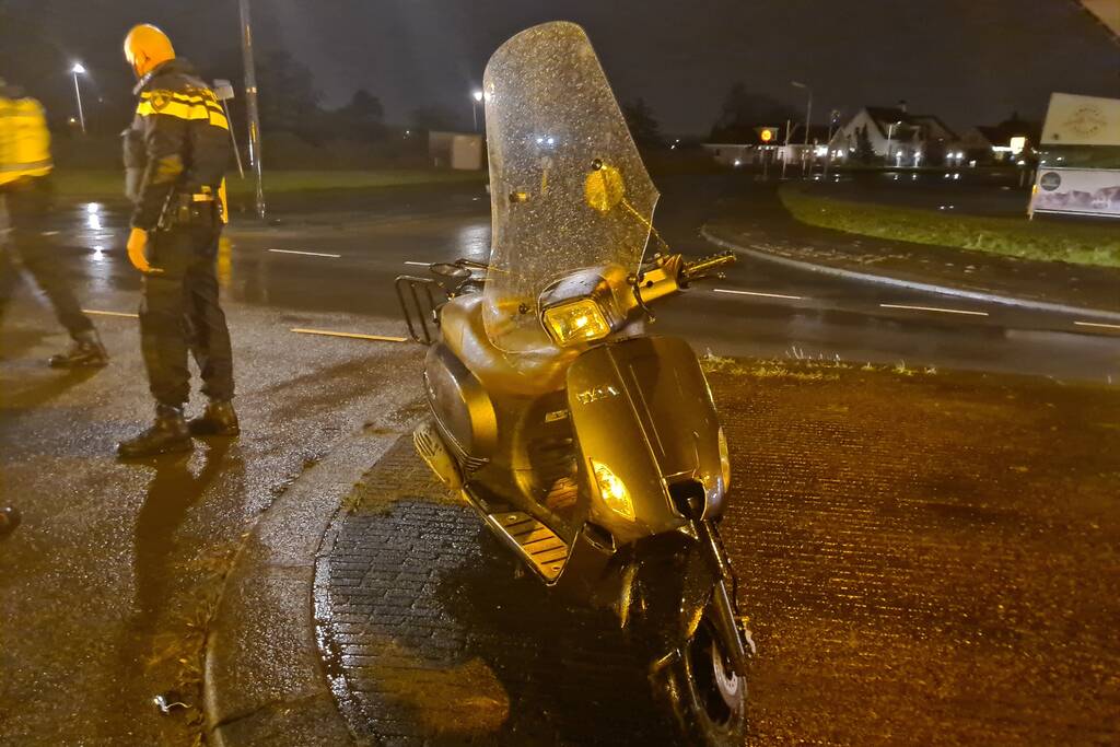 Personenauto in aanrijding met scooter