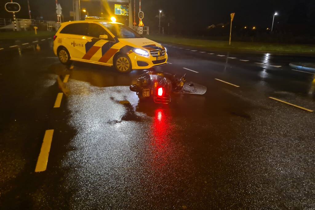 Personenauto in aanrijding met scooter