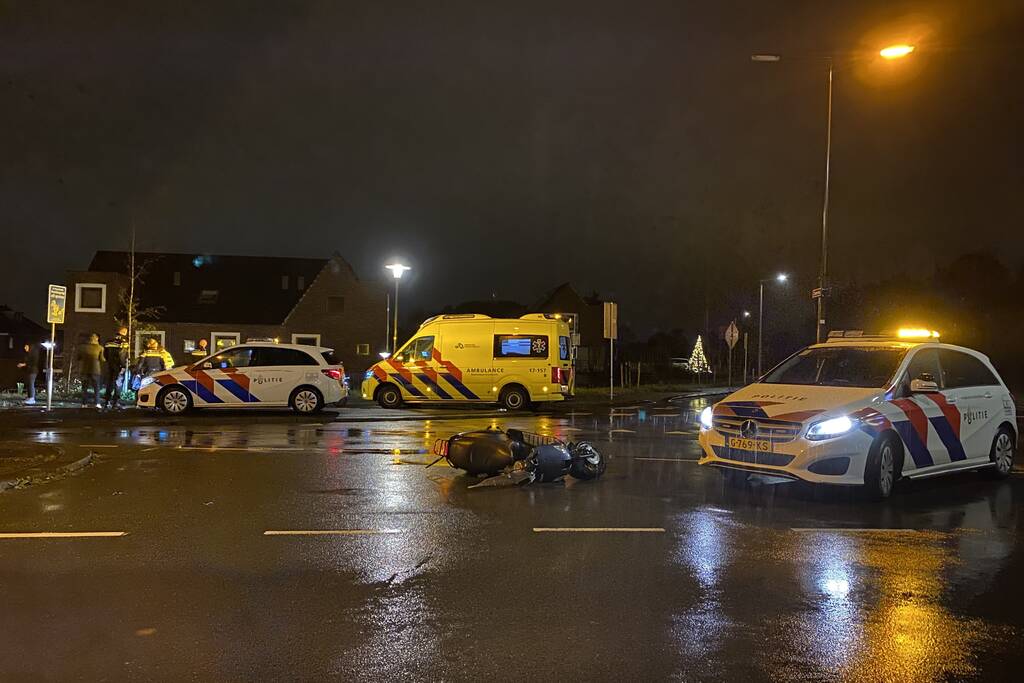 Personenauto in aanrijding met scooter