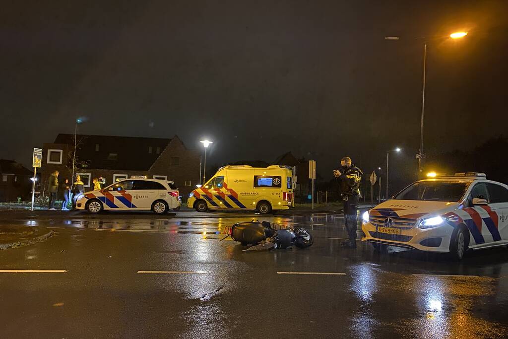 Personenauto in aanrijding met scooter