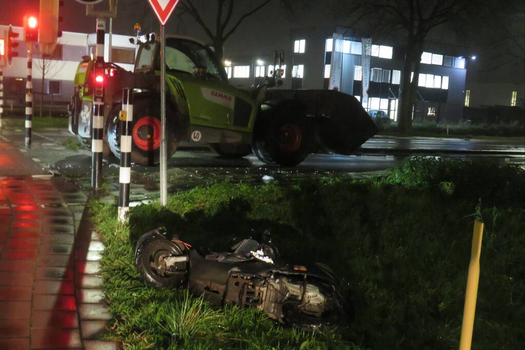 Ernstig ongeval tussen scooter en landbouwvoertuig