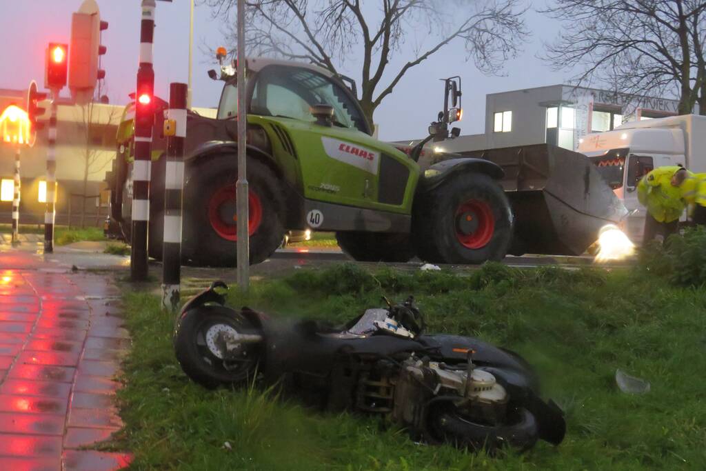 Ernstig ongeval tussen scooter en landbouwvoertuig