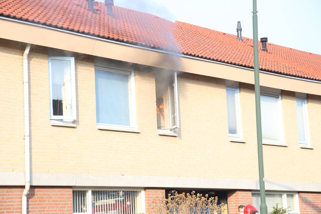Brand in badkamer van woning