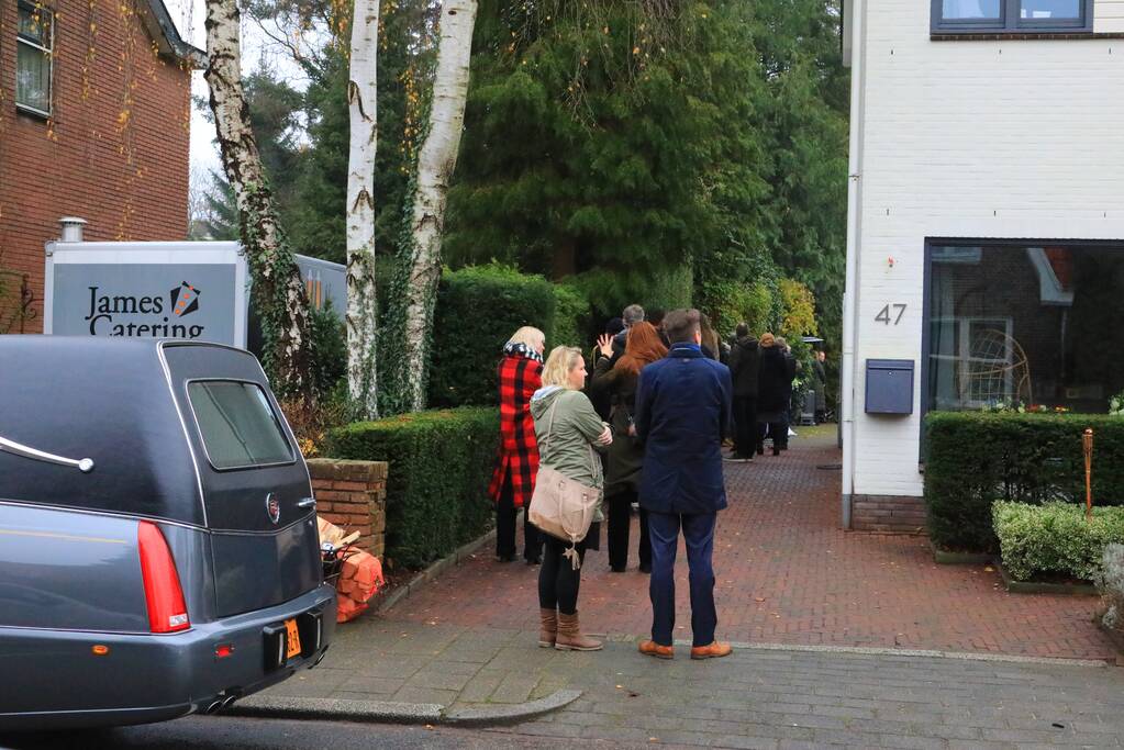 Laatste eer aan overleden brandweerman Pim van der Bruggen