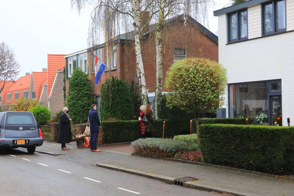 Laatste eer aan overleden brandweerman Pim van der Bruggen