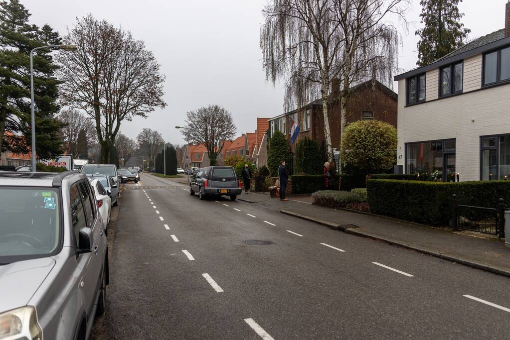 Laatste eer aan overleden brandweerman Pim van der Bruggen