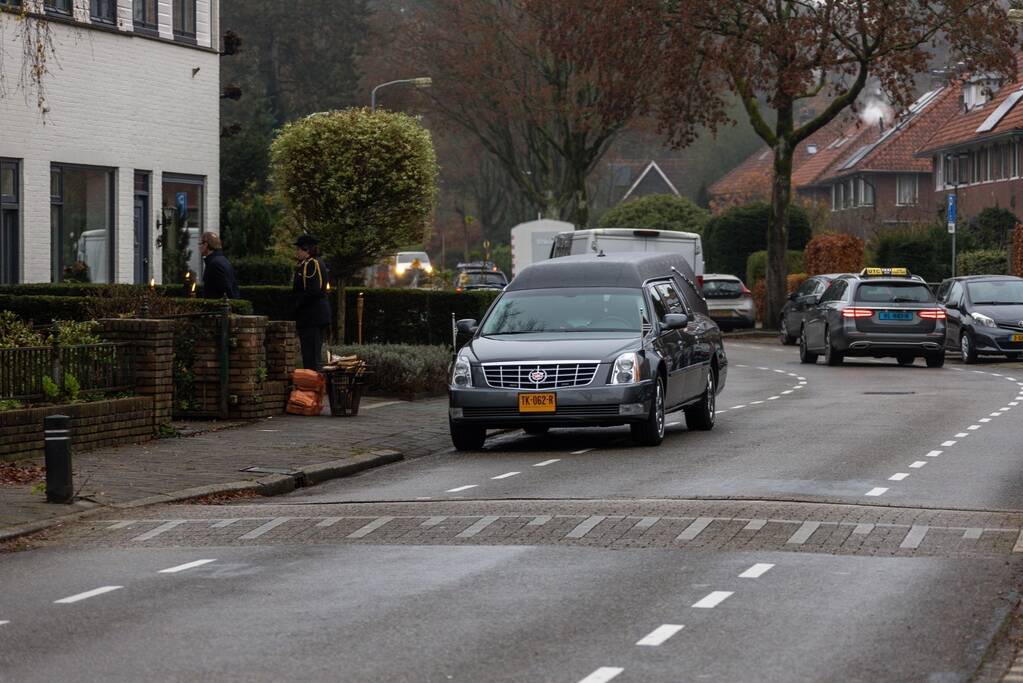 Laatste eer aan overleden brandweerman Pim van der Bruggen