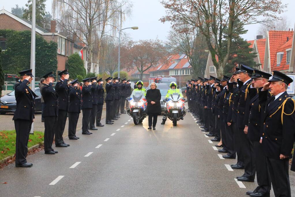 Laatste eer aan overleden brandweerman Pim van der Bruggen