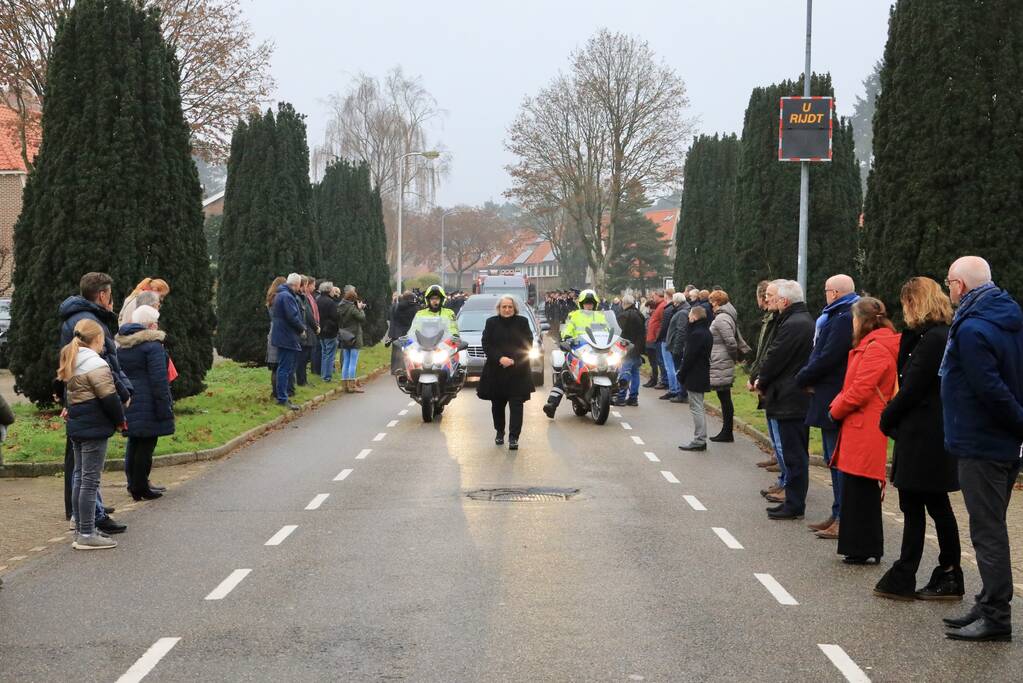 Laatste eer aan overleden brandweerman Pim van der Bruggen