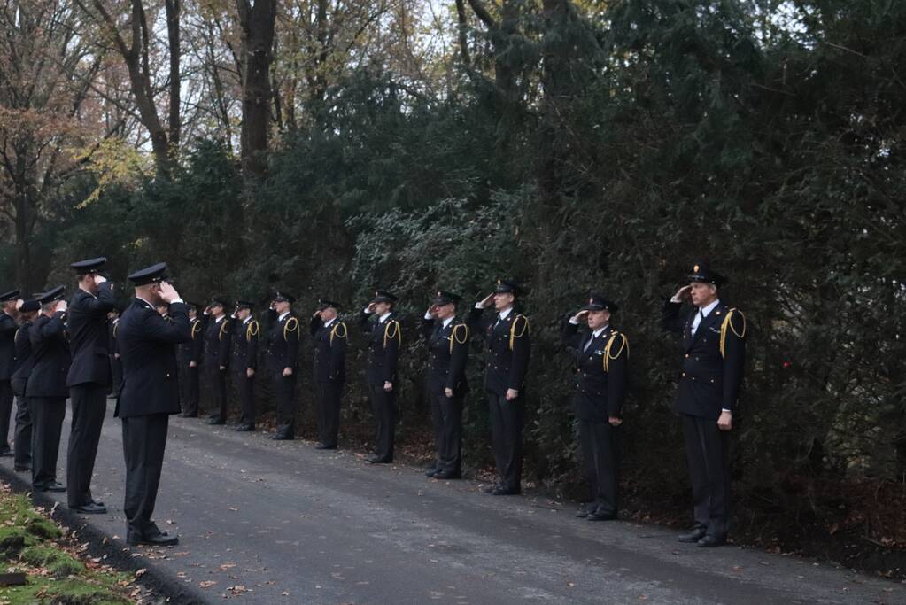 Laatste eer aan overleden brandweerman Pim van der Bruggen
