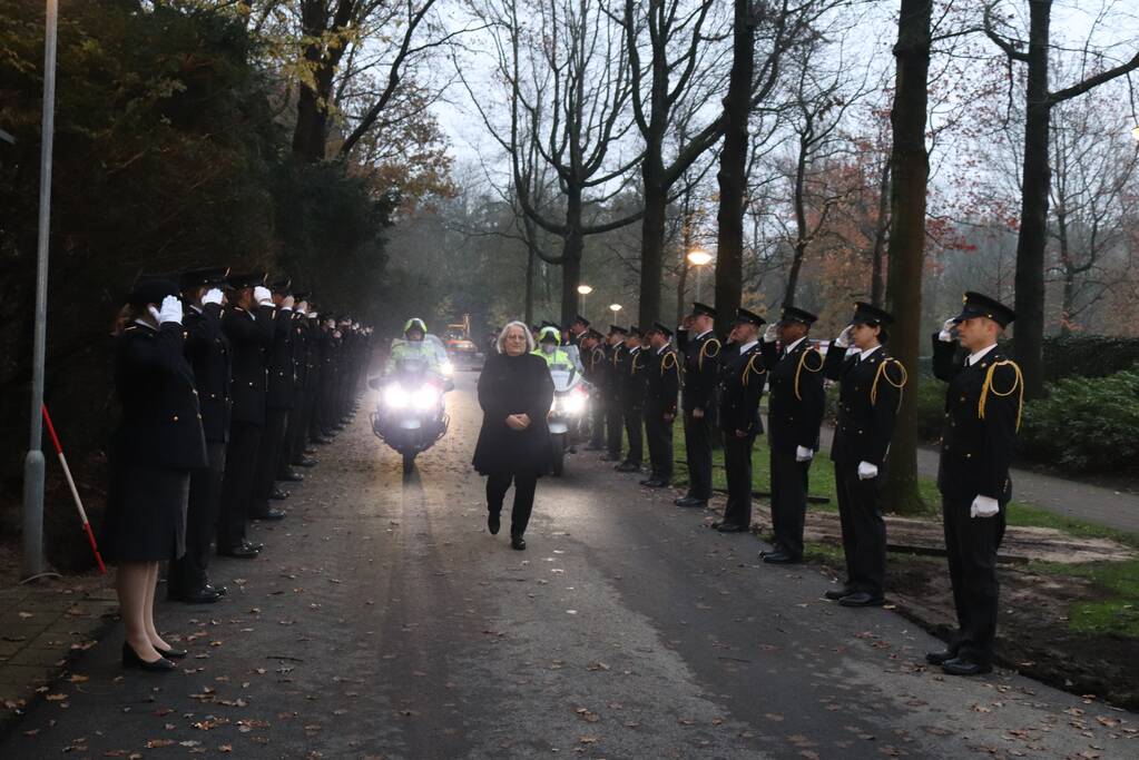 Laatste eer aan overleden brandweerman Pim van der Bruggen