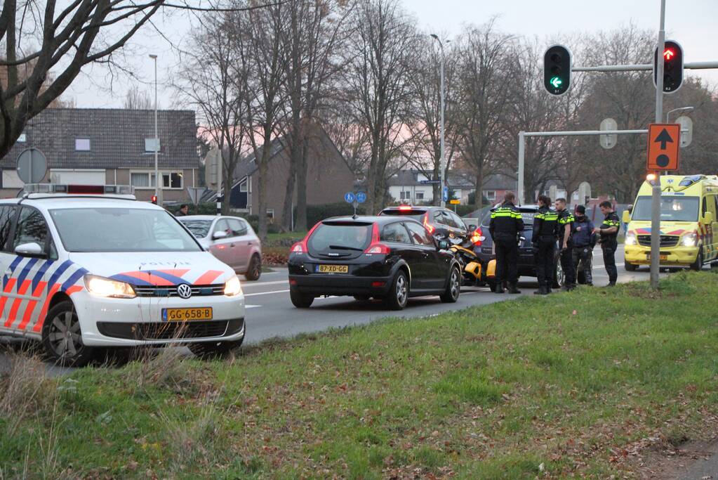 Schade na aanrijding tussen drie voertuigen