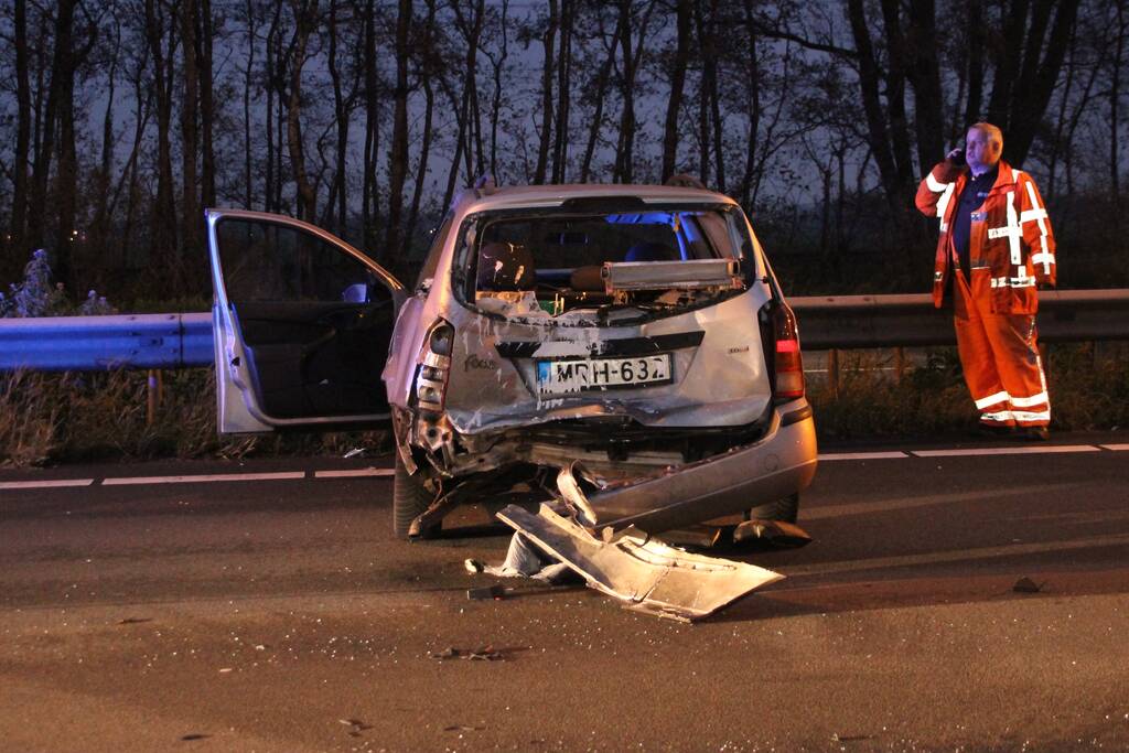 Veel schade na aanrijding tussen bestelbus en personenauto