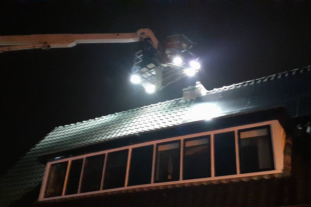 Brand in schoorsteen van woning