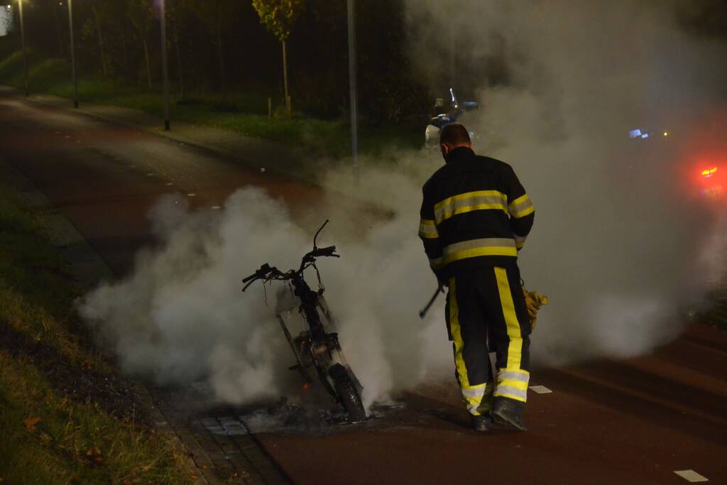 Scooter vat vlam tijdens rit