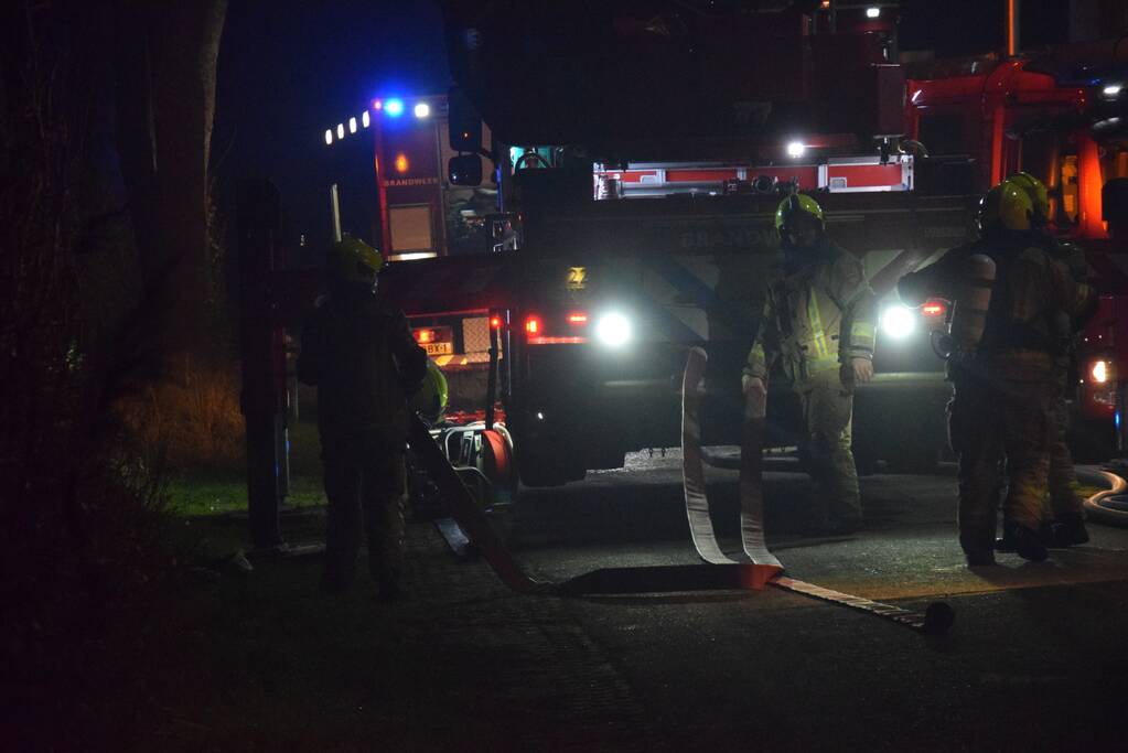 Flinke rookontwikkeling bij brand in bedrijfsloods