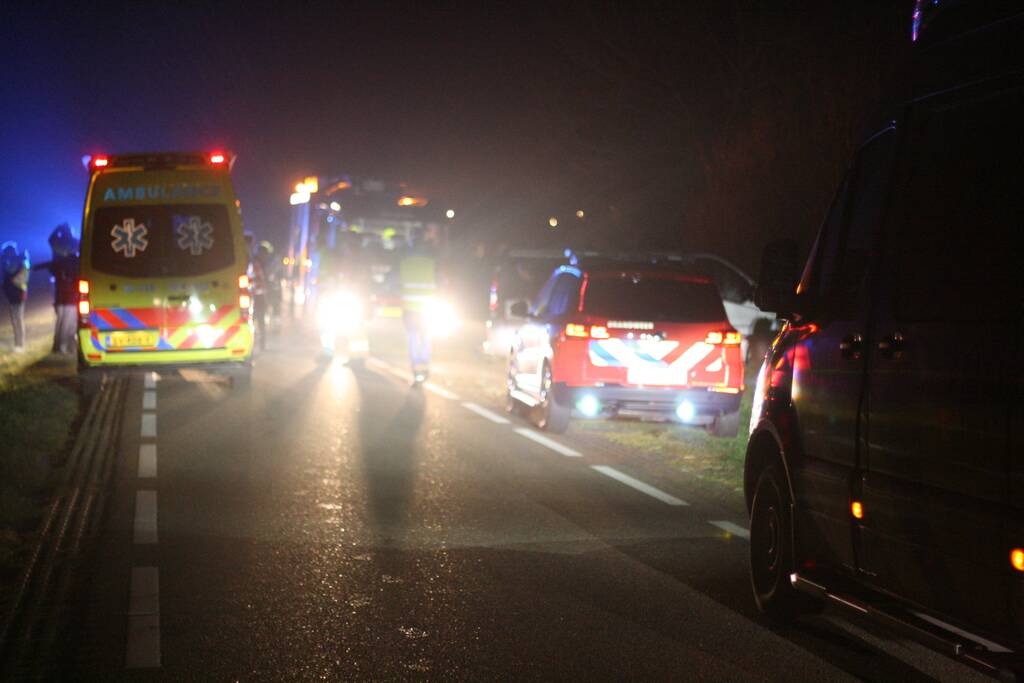 Mercedes compleet onderwater