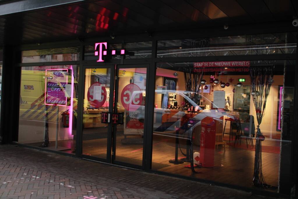 Politie aanwezig door overval op T-Mobile