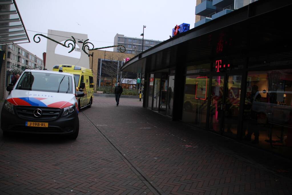 Politie aanwezig door overval op T-Mobile