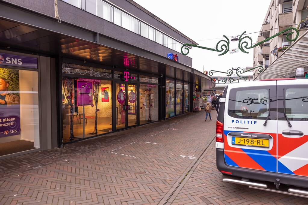 Politie aanwezig door overval op T-Mobile