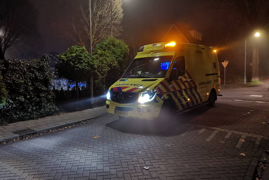 Bestelbus botst met scooter