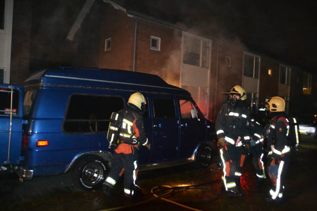 Amerikaanse bestelbus verwoest door brand