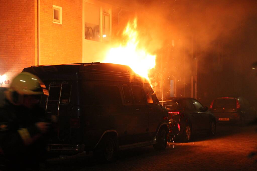 Amerikaanse bestelbus verwoest door brand