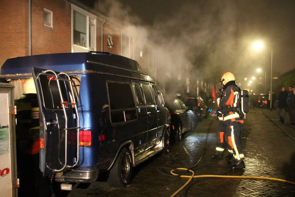 Amerikaanse bestelbus verwoest door brand