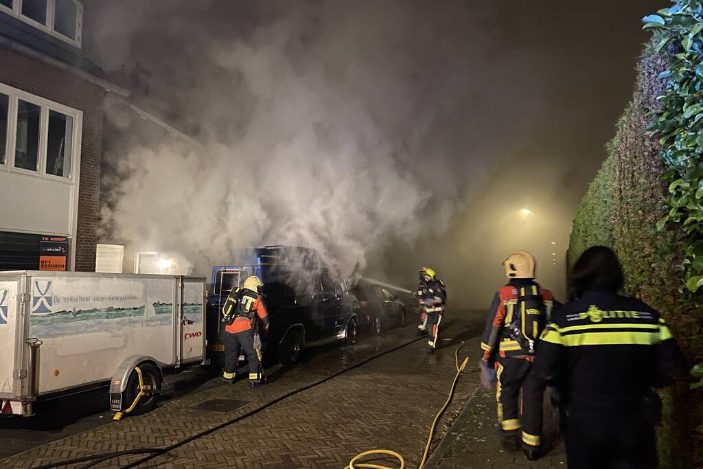 Amerikaanse bestelbus verwoest door brand