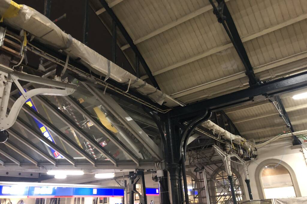 Treinstation Leeuwarden afgesloten door verwijderen asbest