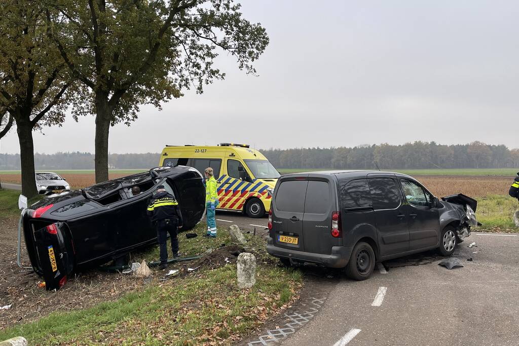 Pieten in botsing met bestelwagen op kruising