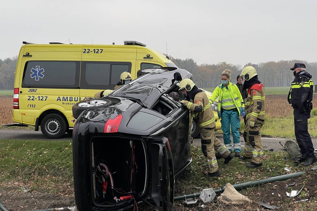 Pieten in botsing met bestelwagen op kruising