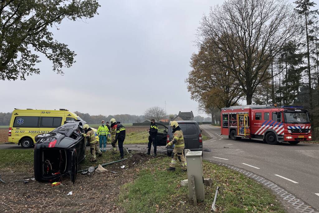 Pieten in botsing met bestelwagen op kruising