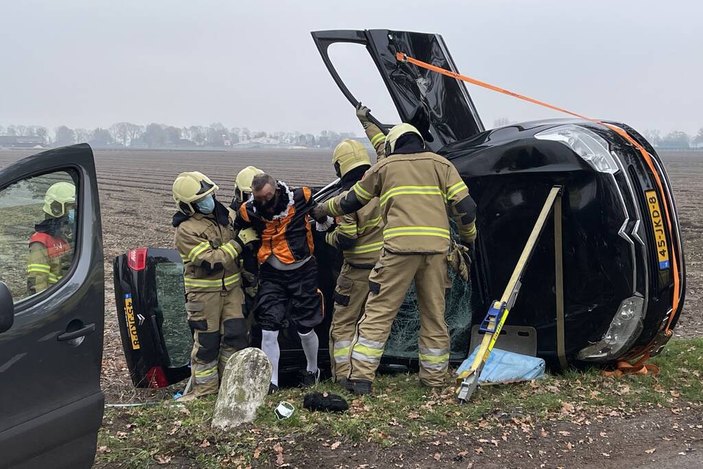Pieten in botsing met bestelwagen op kruising