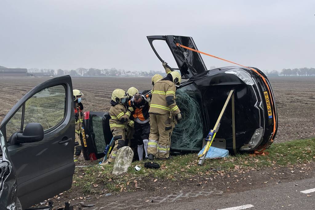 Pieten in botsing met bestelwagen op kruising