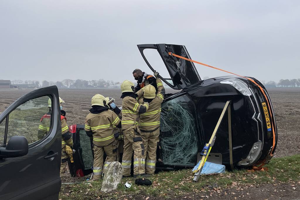 Pieten in botsing met bestelwagen op kruising