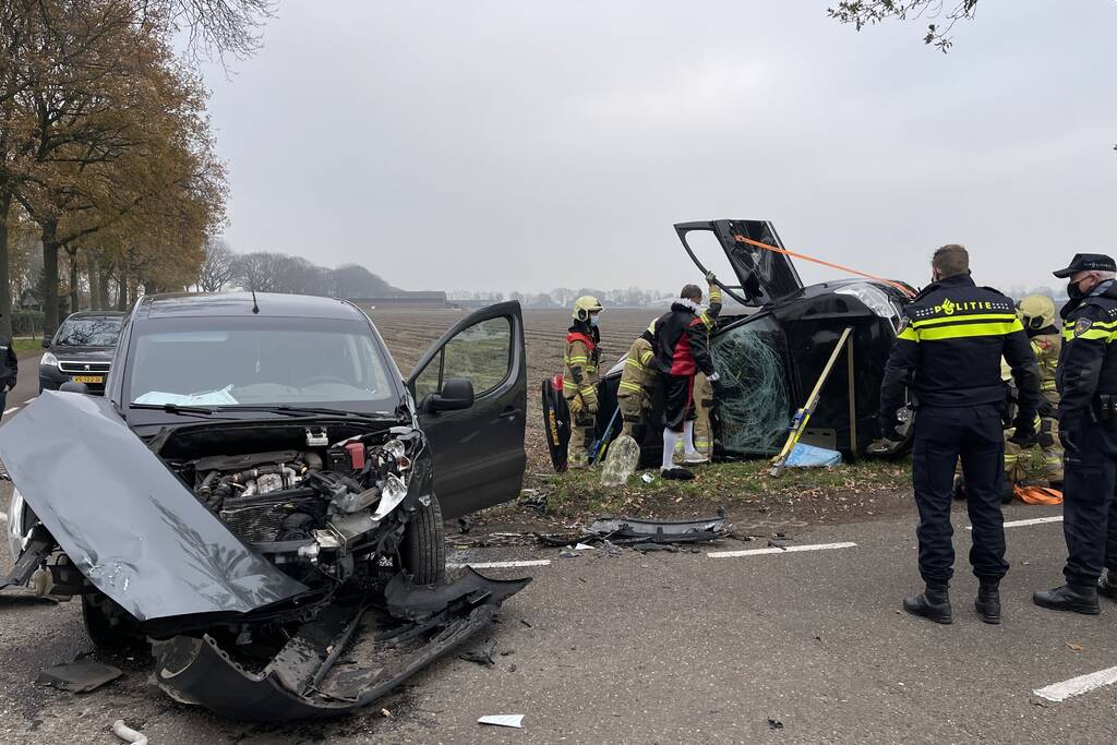 Pieten in botsing met bestelwagen op kruising