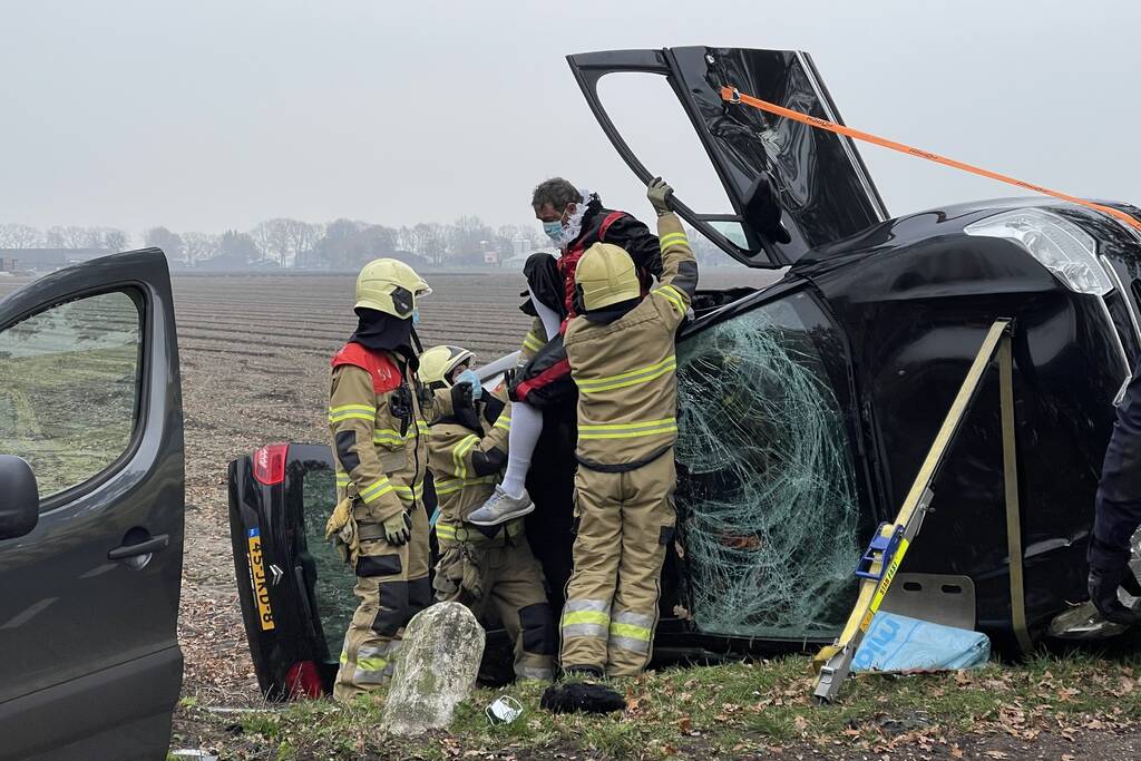 Pieten in botsing met bestelwagen op kruising