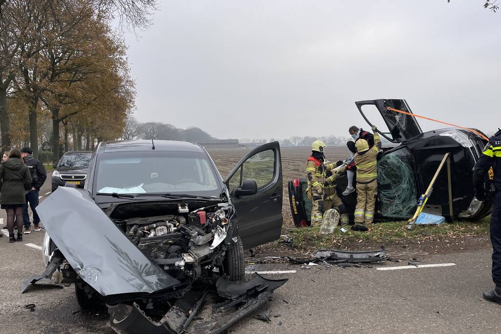 Pieten in botsing met bestelwagen op kruising