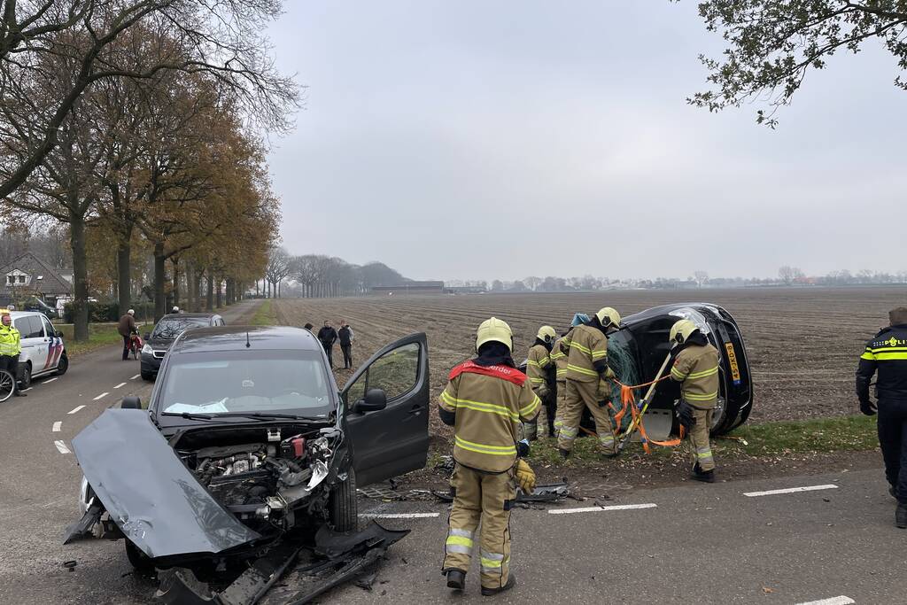 Pieten in botsing met bestelwagen op kruising