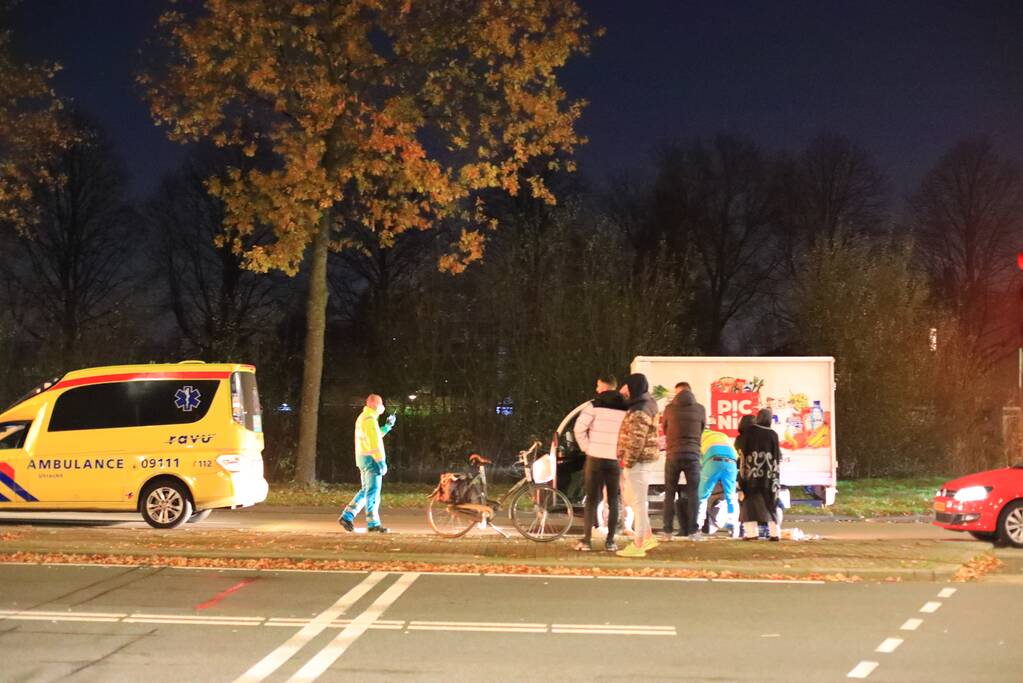Fietser aangereden door bezorgauto