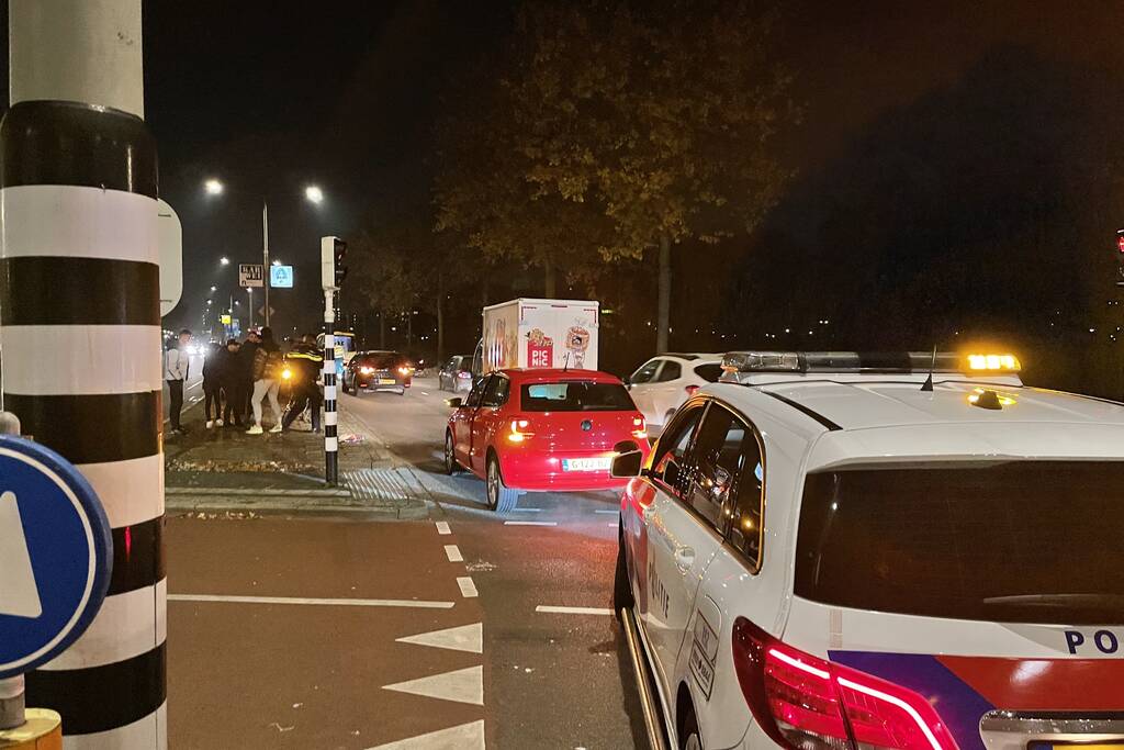 Fietser aangereden door bezorgauto