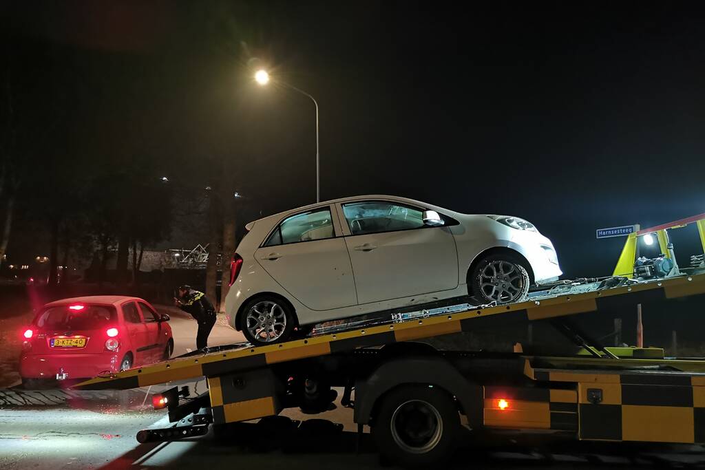 Auto glijd de sloot in