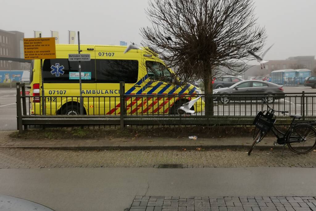 Kind op fiets aangereden door auto